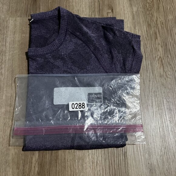 Lululemon Purple Patterned Size 8 Swiftly Tech Short-Sleeve Shirt 2.0 Hip Length - Picture 6 of 7